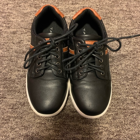 BOYS SIZE 1 CASUAL SHOES - Picture 3 of 7